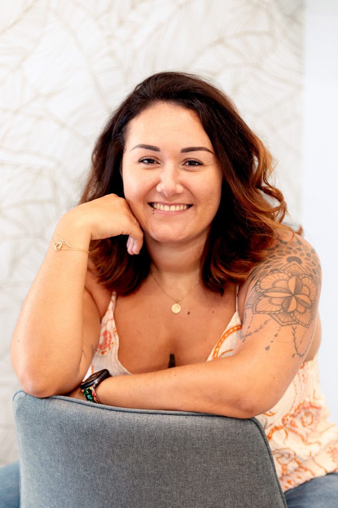 photo de moi qui me represente dans l'institut plumeria institut sur bron